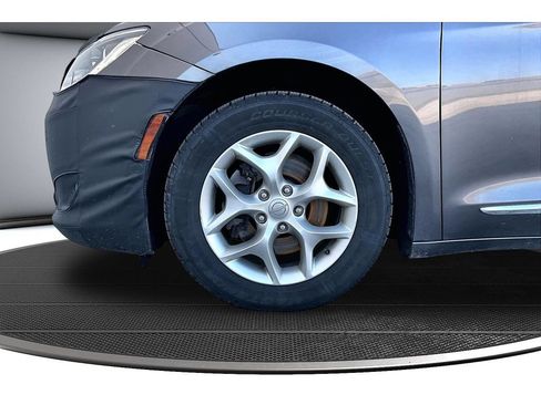 Used 2020 Chrysler Pacifica Limited FWD image 53