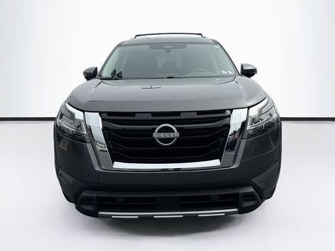 Used 2023 Nissan Pathfinder SL image 2