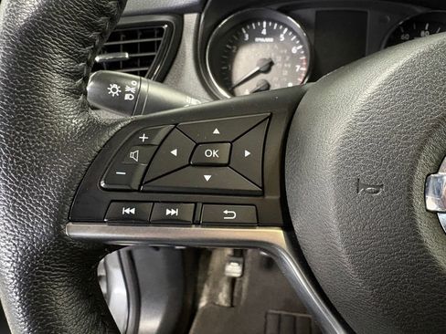 Used 2019 Nissan Rogue S image 19