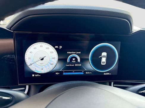 Used 2023 Hyundai Elantra Limited image 34