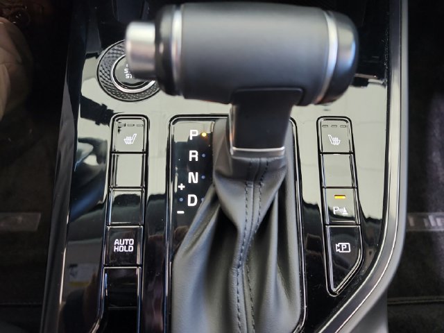 Certified 2024 Kia Niro EX FWD image 17