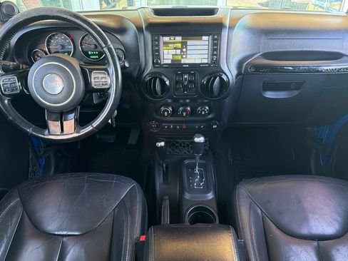 Used 2014 Jeep Wrangler Unlimited Sahara AWD/4WD image 15