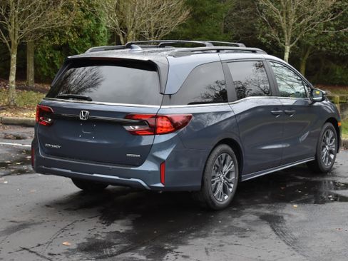 New 2026 Honda Odyssey Touring image 8