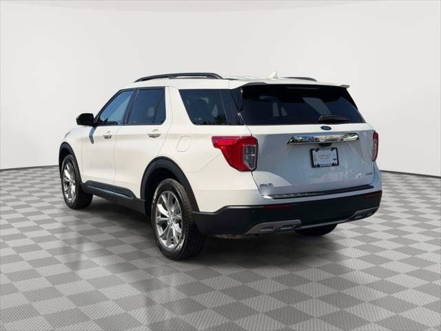Used 2023 Ford Explorer XLT w/ Equipment Group 202A AWD/4WD image 5