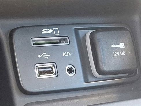 Used 2017 Jeep Cherokee Overland w/ Technology Group image 27