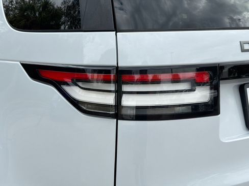 Used 2019 Land Rover Discovery SE image 10