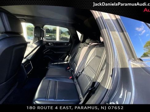 Used 2021 Porsche Cayenne AWD/4WD image 18