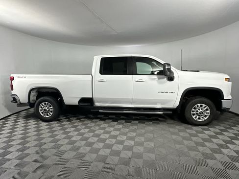 Used 2025 Chevrolet Silverado 2500 LT w/ Convenience Package AWD/4WD image 9