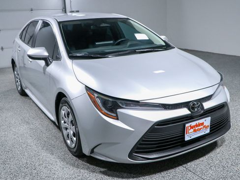 Used 2023 Toyota Corolla LE FWD image 5