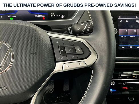 Used 2023 Volkswagen Tiguan SE w/ Panoramic Sunroof Package FWD image 27