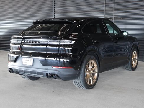 Used 2024 Porsche Cayenne Coupe AWD/4WD image 10
