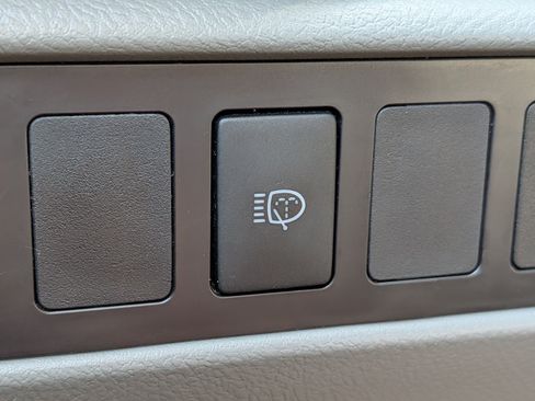 Used 2017 Toyota Sequoia SR5 AWD/4WD image 32