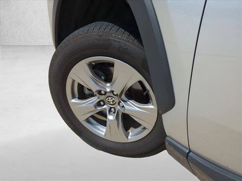 Used 2025 Toyota RAV4 XLE AWD/4WD image 10