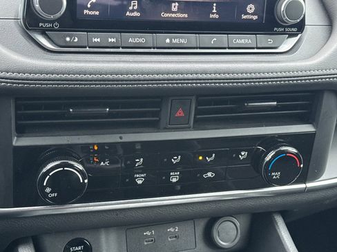 Used 2024 Nissan Rogue S image 22