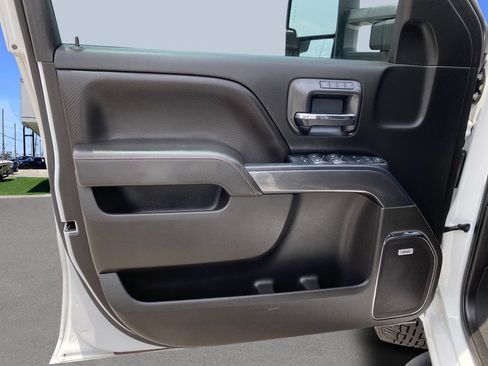 Used 2019 GMC Sierra 2500 SLT w/ Duramax Plus Package AWD/4WD image 14