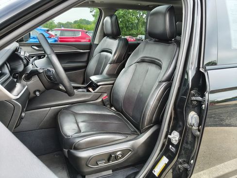 Used 2023 Jeep Grand Cherokee L Limited w/ Luxury Tech Group II AWD/4WD image 10