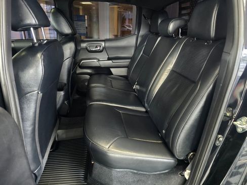 Used 2019 Toyota Tacoma TRD Off-Road image 43