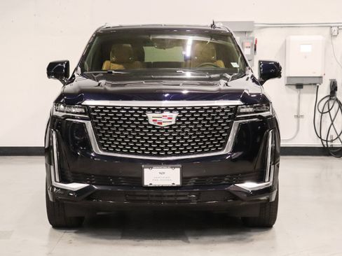 Used 2024 Cadillac Escalade Premium Luxury AWD/4WD image 8