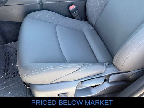 Used 2024 Toyota Tacoma SR5 AWD/4WD image 9