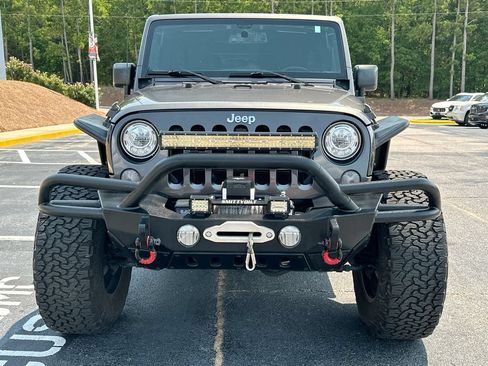 Used 2017 Jeep Wrangler Unlimited Rubicon w/ Connectivity Group AWD/4WD image 5
