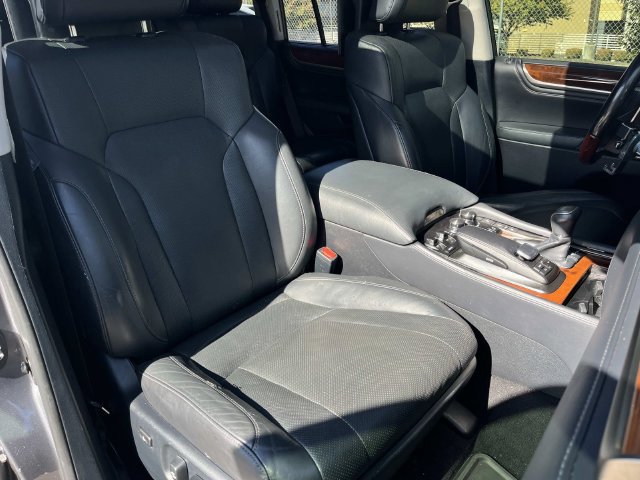 Used 2020 Lexus LX 570 4WD w/ Luxury Package image 31
