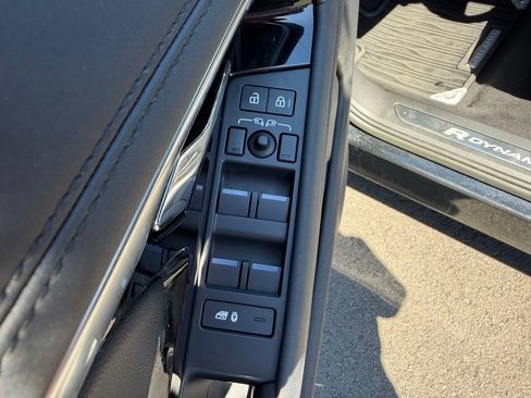 Used 2023 Land Rover Range Rover Evoque R-Dynamic SE AWD/4WD image 13