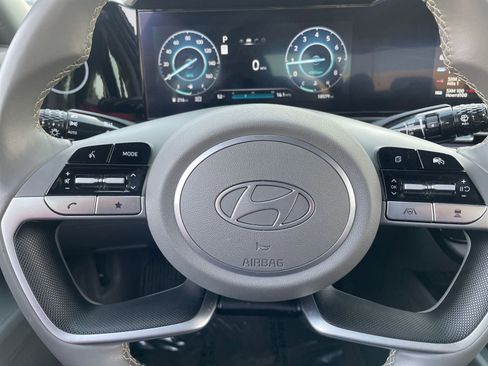 Used 2025 Hyundai Elantra SEL image 25