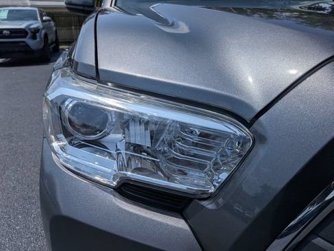Used 2022 Toyota Tacoma SR5 RWD image 9