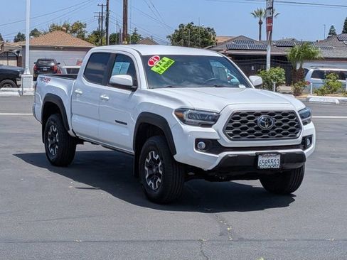 Used 2023 Toyota Tacoma TRD Off-Road w/ Black Out Package (TMS) AWD/4WD image 3