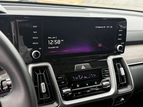 Used 2023 Kia Sorento EX image 22