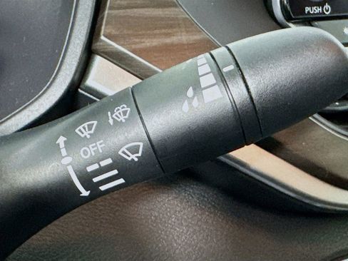 Used 2024 Nissan Altima 2.5 SV image 14