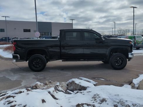 Used 2022 Chevrolet Silverado 2500 LT w/ Convenience Package image 9
