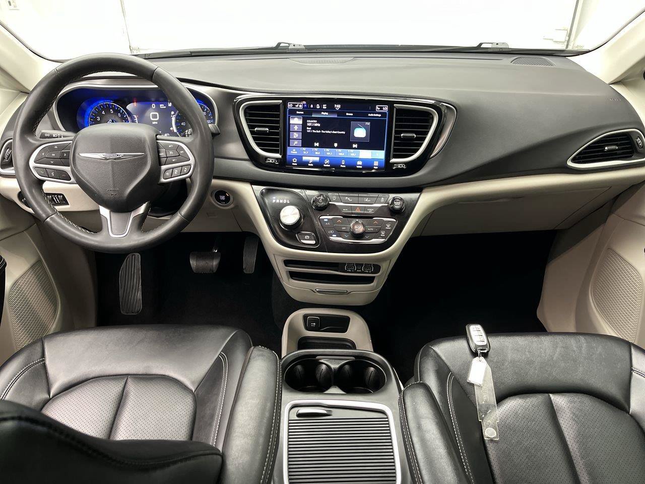 Used 2024 Chrysler Pacifica Touring-L FWD image 4