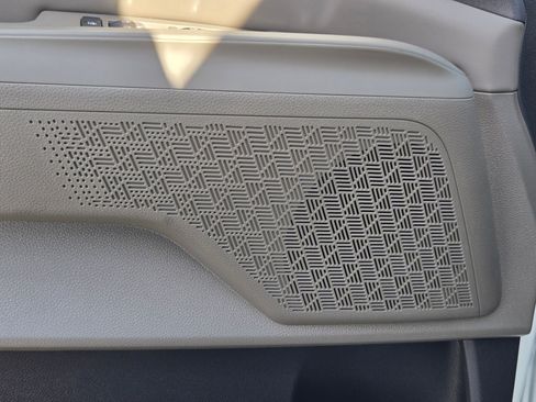 New 2026 Kia Carnival EX image 21