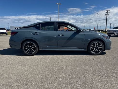 New 2025 Nissan Sentra SR w/ SR Premium Package image 7