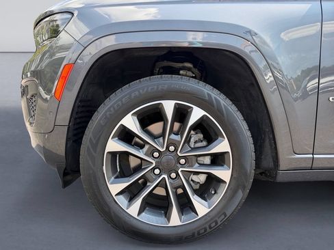 Used 2021 Jeep Grand Cherokee L Overland w/ Luxury Tech Group IV AWD/4WD image 9
