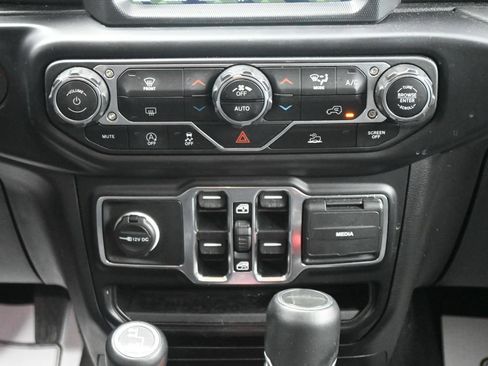 Used 2022 Jeep Gladiator Overland w/ Popular Equipment Package AWD/4WD image 23