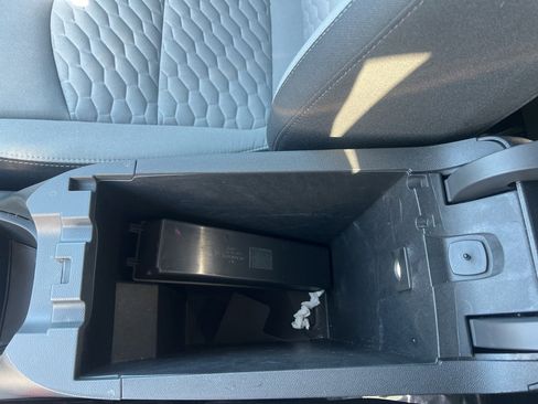 Used 2021 Chevrolet Equinox LT w/ LPO, Floor Liner Package image 17