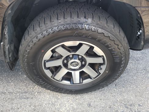 Used 2019 Toyota 4Runner TRD Off-Road AWD/4WD image 9