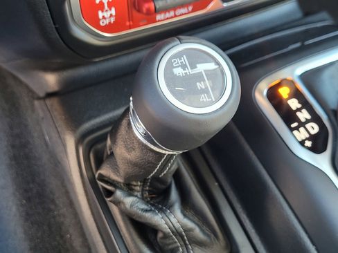 New 2025 Jeep Gladiator Rubicon w/ Convenience Group image 20