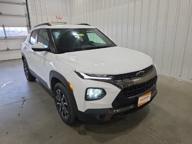 Used 2022 Chevrolet TrailBlazer ACTIV w/ Sun and Liftgate Package AWD/4WD image 2