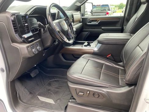 Used 2024 Chevrolet Silverado 2500 High Country w/ High Country Premium Package AWD/4WD image 9