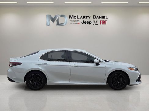 Used 2024 Toyota Camry XLE FWD image 6