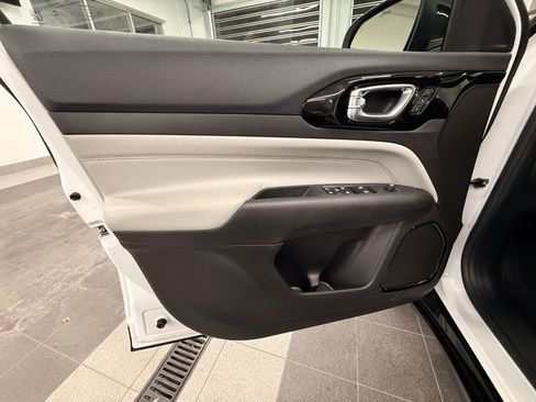 Certified 2024 Jeep Compass Limited w/ Elite Group image 34