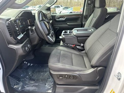 Used 2023 Chevrolet Silverado 1500 LT AWD/4WD image 30