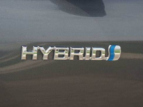 Used 2021 Toyota Highlander XLE AWD/4WD image 19