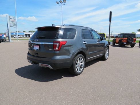 Used 2017 Ford Explorer Limited w/ Equipment Group 301A AWD/4WD image 6