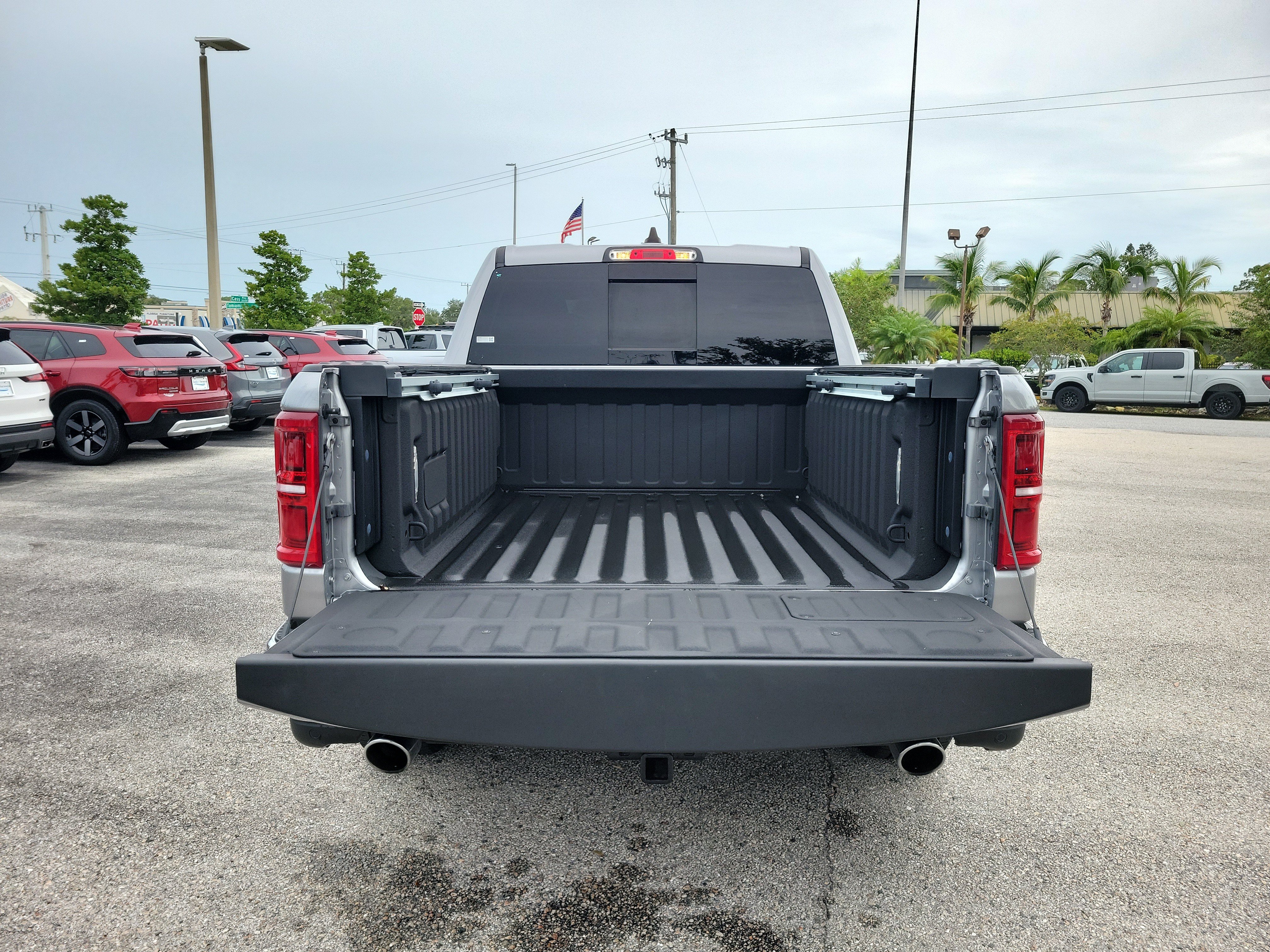 Used 2025 RAM 1500 Limited AWD/4WD image 11