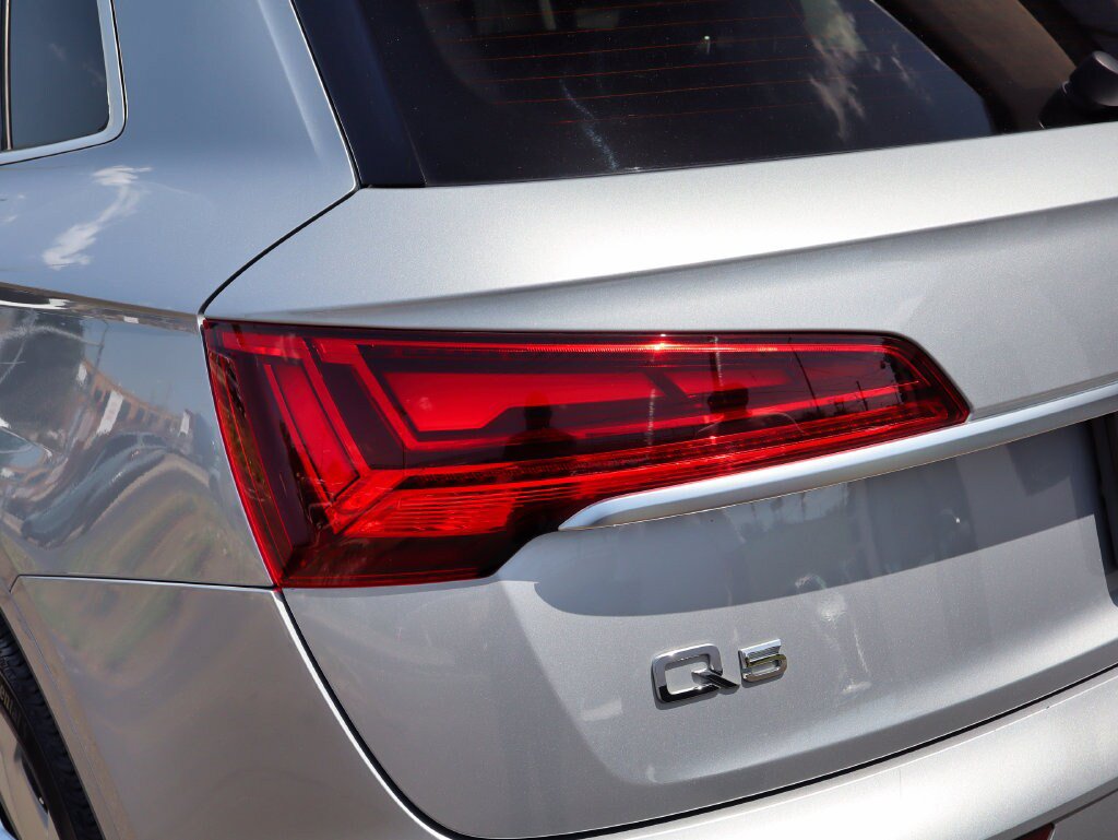 Used 2021 Audi Q5 2.0T Premium Plus w/ Premium Plus Package AWD/4WD image 12