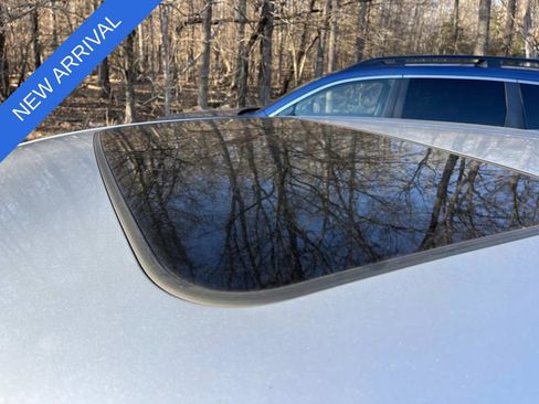 Used 2011 Toyota Avalon Limited image 12